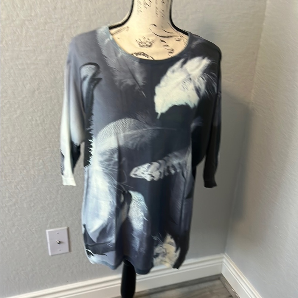 Chic Feather Patterned Blouse
